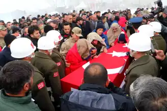 Şehit Askerin Veda Töreni Yoğun Sis Altında Gerçekleşti