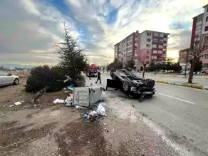 Isparta'da Lüks Araç Kazası: Sürücü Hafif Yaralandı