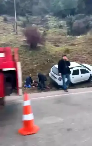 Eğirdir'de Kaygan Yolda Seri Kaza: Yaya Yaralı