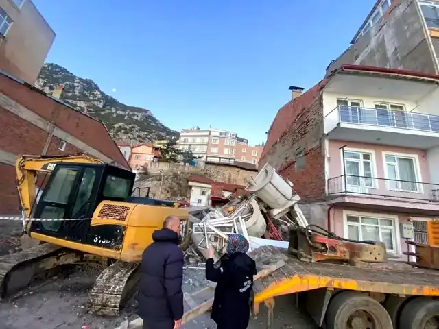Isparta Eğirdir'de Boş Bina Çöktü!