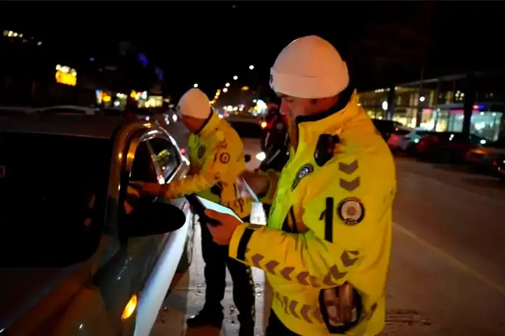 Isparta'da Trafik Operasyonu: 12 Ceza, 5 Araç Men