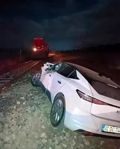 Isparta'da Tren-Otomobil Kazası: Sürücü Yaralı