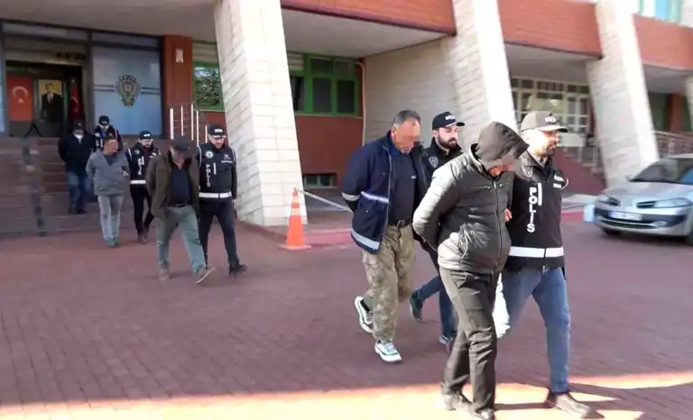 Belediye Yelekli Kaçak Kazıcılar Tutuklandı