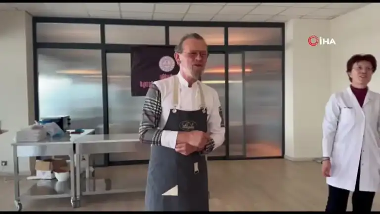 Öğretmenler Günü'ne Özel Lezzet: Gül ve Elmalı Çikolata!